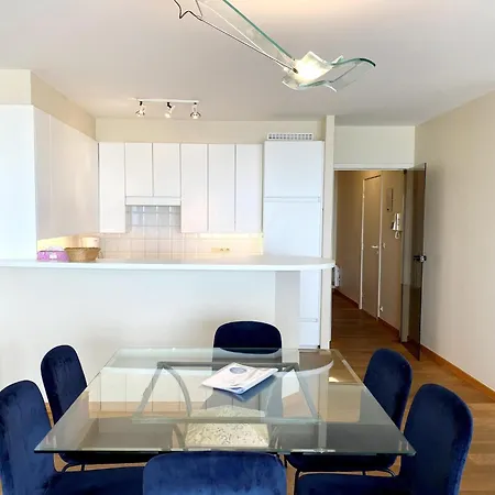 In By The דירה ניופורט