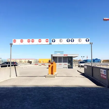 In By The * ניופורט